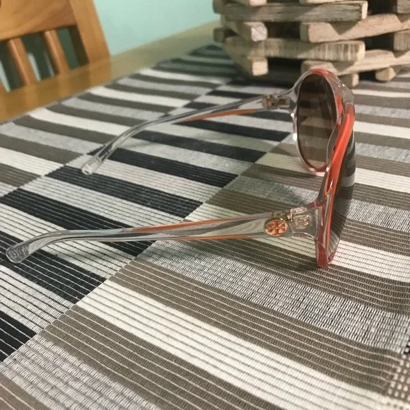 Tory Burch over-sized sunglasses - Picture 2 of 8